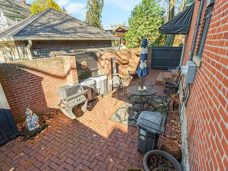 Unique 2 Bedroom in German Village — Photo 33