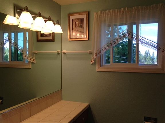 5th image of 1018 W Banbury Dr