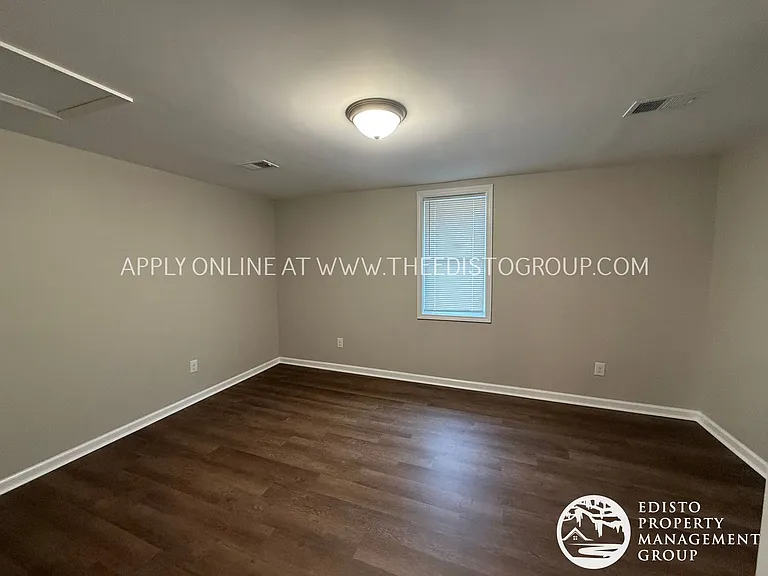 587 Bayne St SE — Photo 6