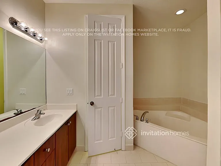 568 NE 35th Ave — Photo 14