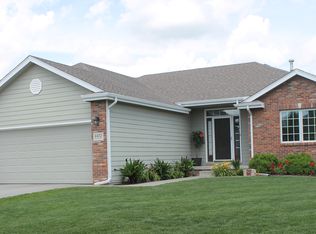 6410 Glass Ridge Dr, Lincoln, NE 68526