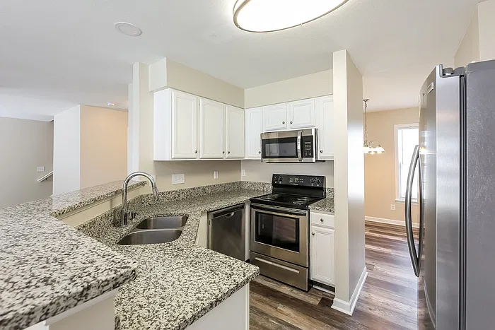 3 bed, 2.5 bath, 2172 sqft, $2,105 — Photo 3