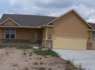422 E Harvest Rd, Hesston, KS 67062