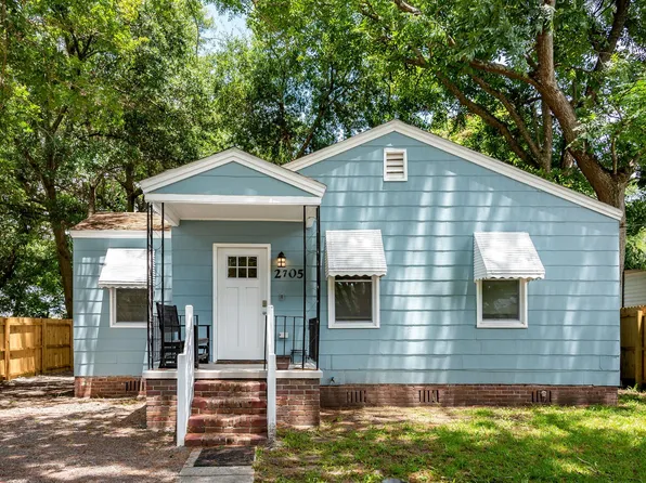 2705 W Surrey Dr, Charleston, SC 29405