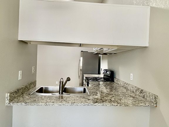 4th image of 403 E Thoroughbred St #1