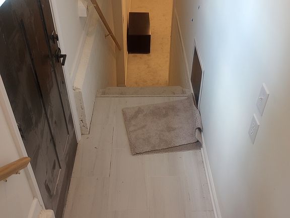 4th image of 209 E 3rd St #B