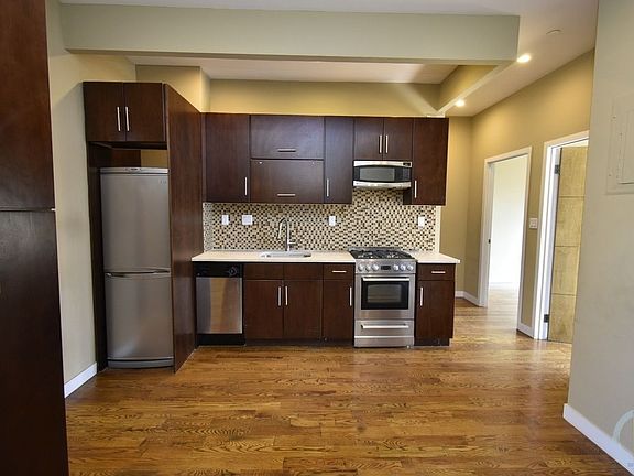 5th image of 2586 Bedford Ave #3L