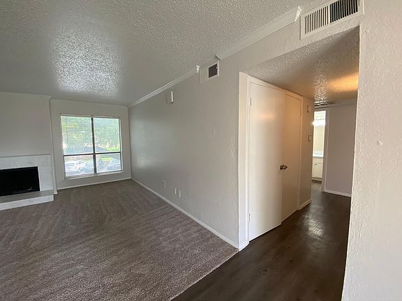 4th image of 2318 Fair Oaks Dr APT 2085