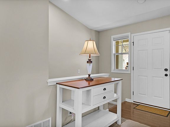 3rd image of 947 Ashlee Ct