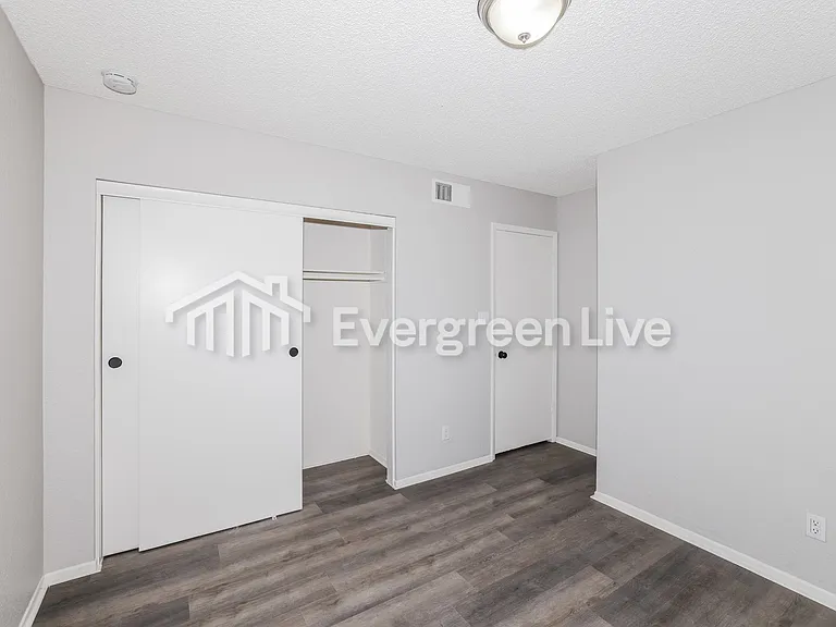 6604 W Christy Dr — Photo 16