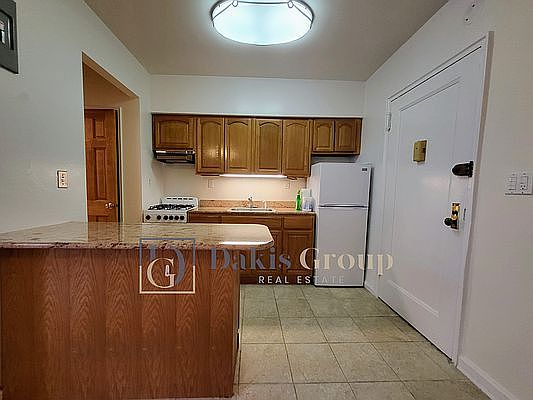 5th image of 25-19 30th Dr Suite 1B