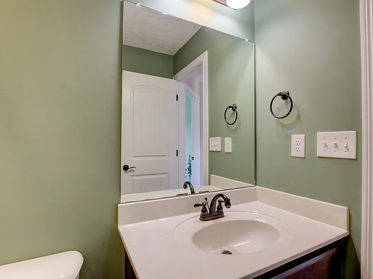 716 Cavalier Dr — Photo 59