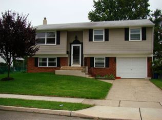 37 Sycamore Dr, Burlington, NJ 08016