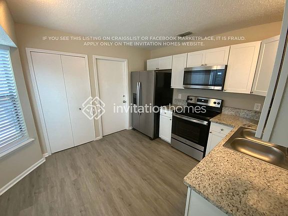 5th image of 7924 Honeysuckle Rose Ln
