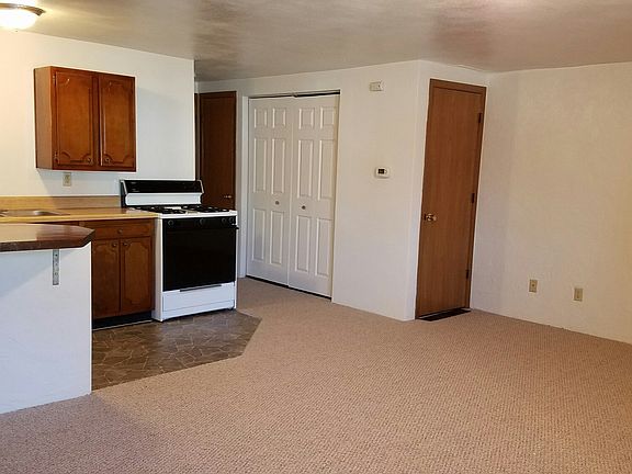 3rd image of 210 N 4th St APT 2