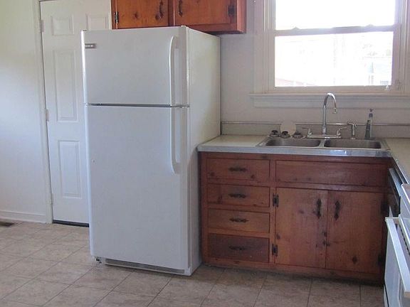 3rd image of 9707 Stockbridge Dr