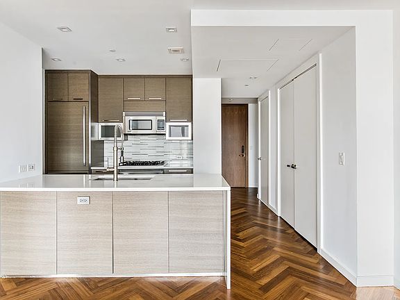 5th image of 400 W 12th St APT 16D