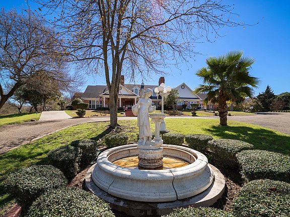 3rd image of 12003 Woodbriar Cir