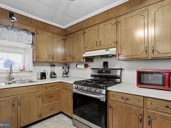 4th image of 247 Martin Ave