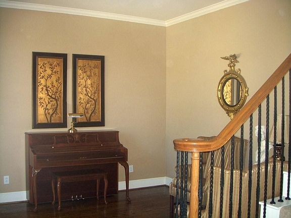4th image of 2208 Frio Dr