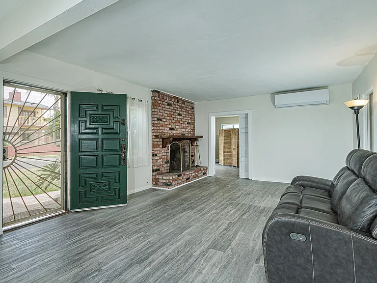 482 Minot Ave — Photo 5