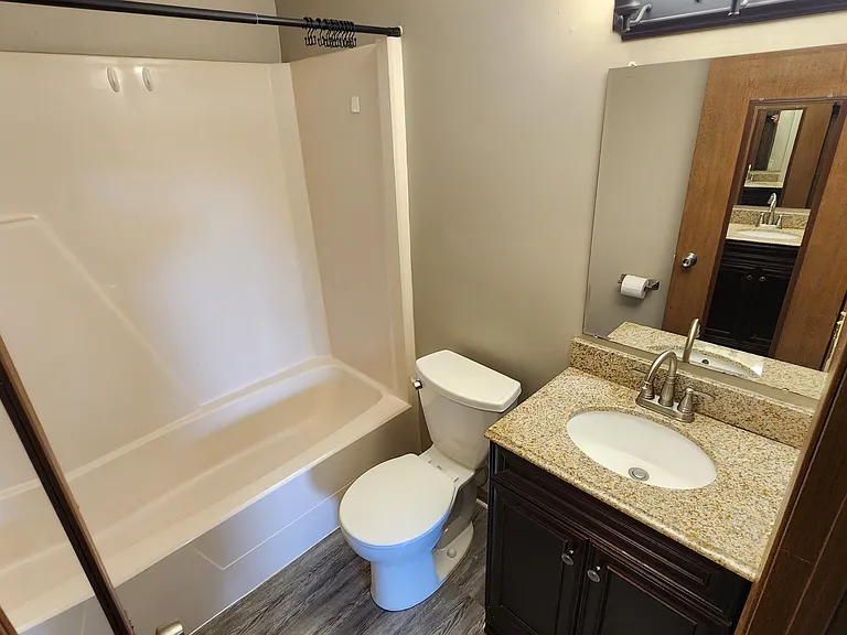 615 Applegrove St NW — Photo 6