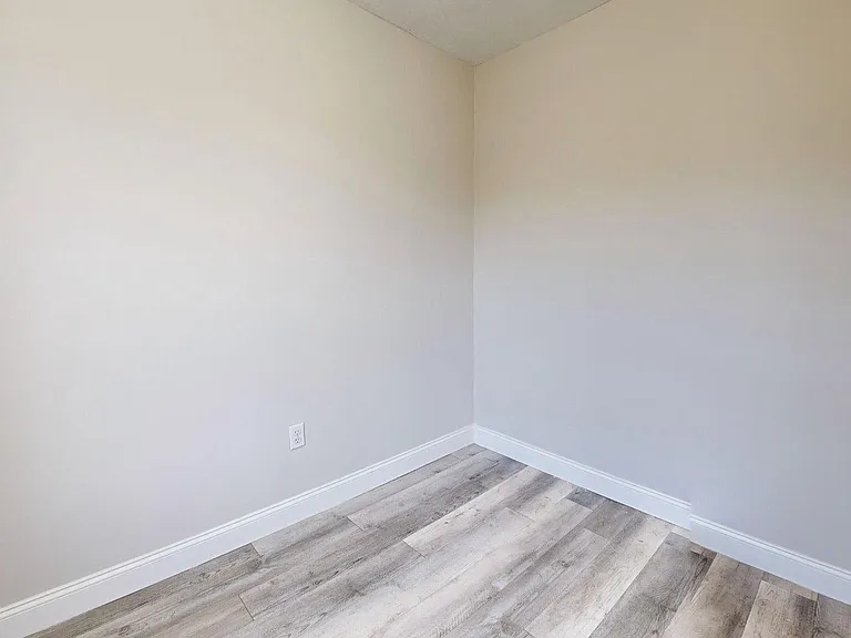 137 Chelsea St #2 — Photo 12