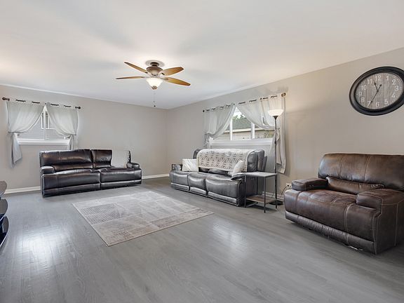 3rd image of 1406 Glen Hill Dr