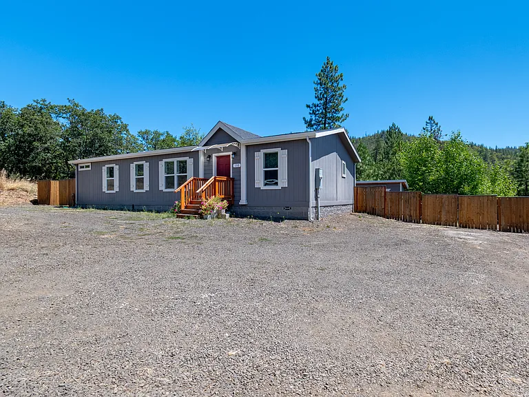 158 Train Ln — Photo 2