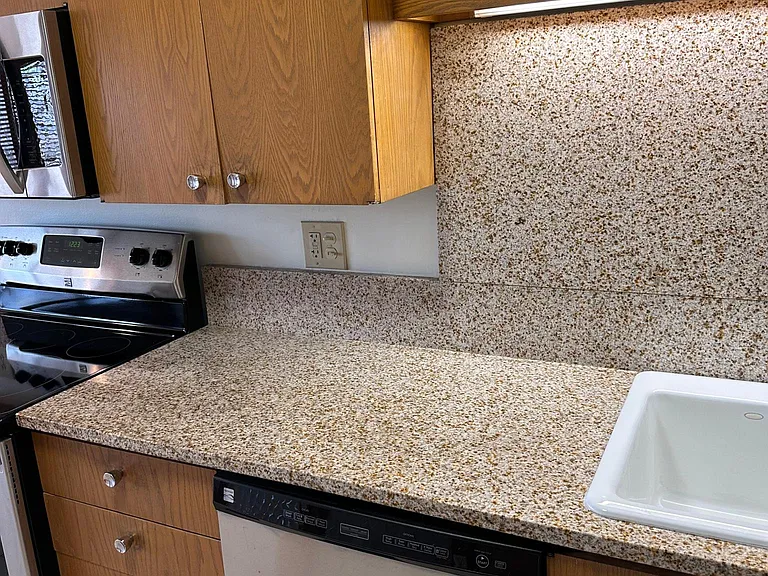505 E Henry Clay St #101 — Photo 20