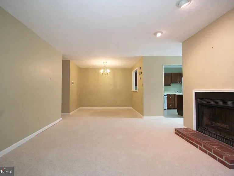 10118 Oakton Terrace Rd #10118 — Photo 12