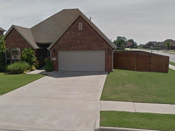 3rd image of 3909 Banbury Dr