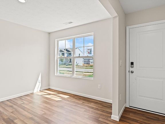 5th image of 157 Ashburn Way