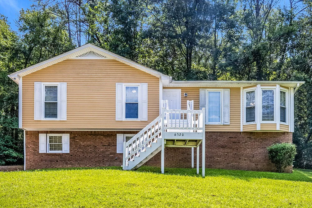 3 bed, 2.0 bath, 1288 sqft, $1,580 — Photo 1