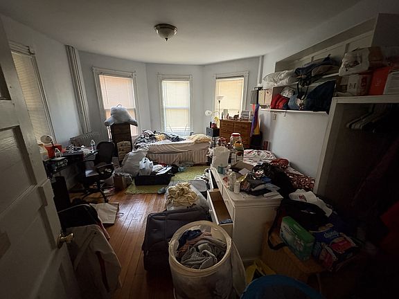 3rd image of 216 Easton Ave Unit 1