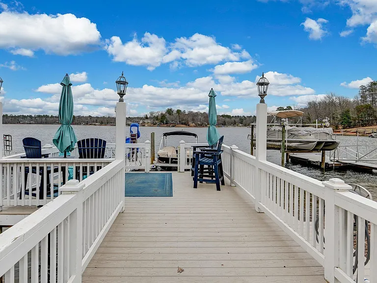 215 Mariners Pointe Rd — Photo 11