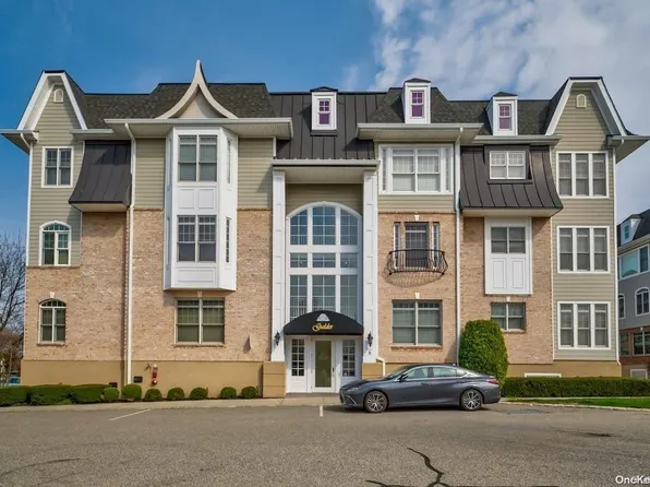 482 Pacing Way #1, Westbury, NY 11590