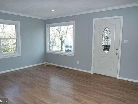 3rd image of 6106 Alpine St