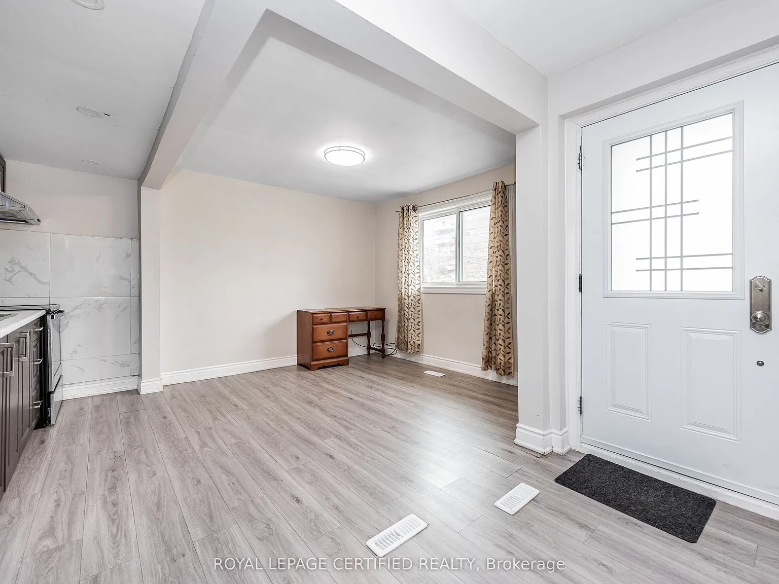3 bed, $2,800 — Photo 2