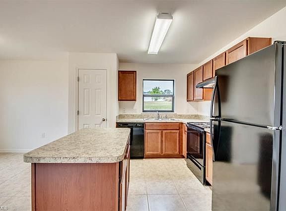 3rd image of 439 Shadow Lakes Dr