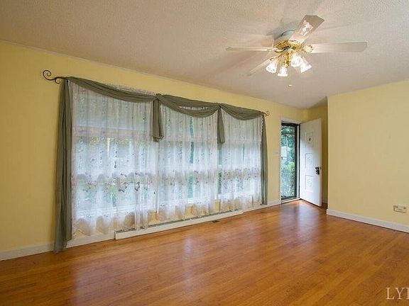 2nd image of 1218 Cedar Hill Dr