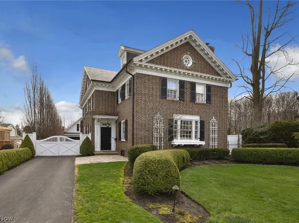 1109 Forest Rd, Lakewood, OH 44107