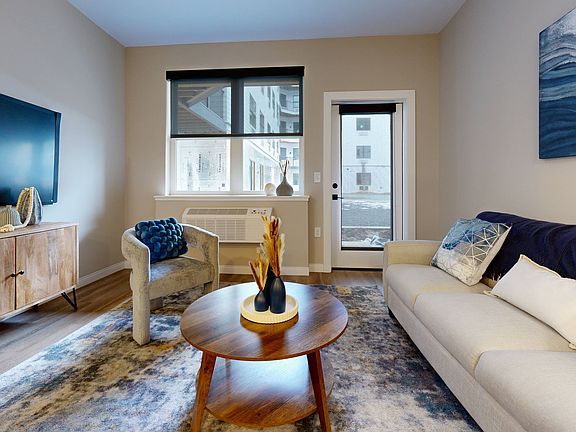 4th image of 140 S 4th St #424