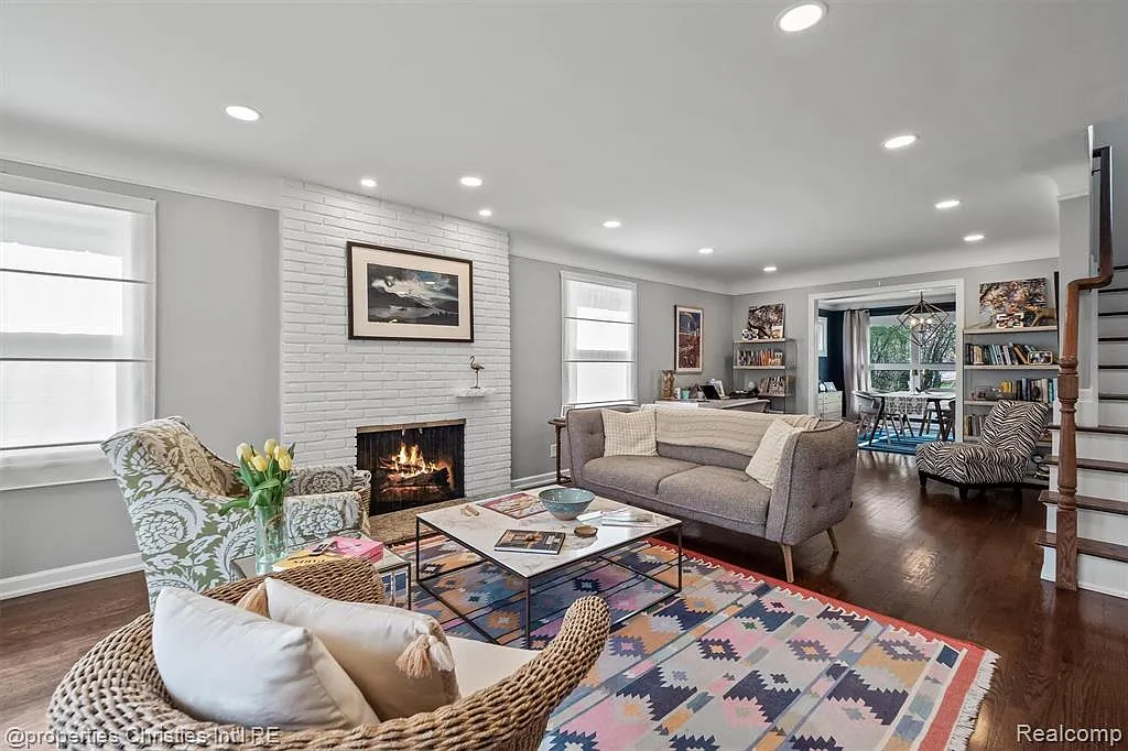 3 bed, 4.0 bath, 2350 sqft, $4,450 — Photo 4