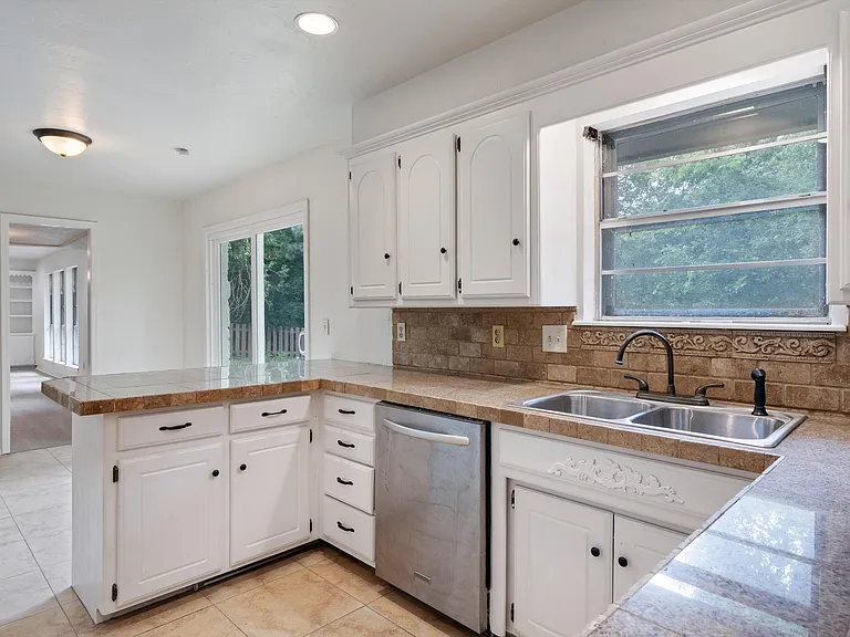 8105 NW 114th St — Photo 13