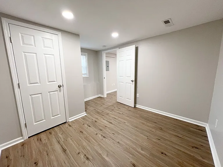 492 Oak St — Photo 9