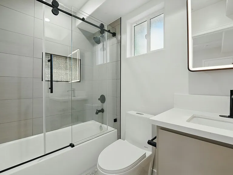 8234 Blackburn Ave #8236-1/2 — Photo 6