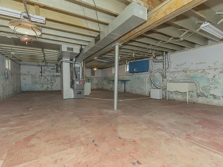 1910 N Weinbach Ave — Photo 21