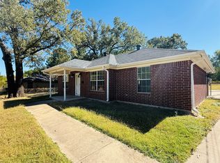 910 Van Zandt St, Paris, TX 75460
