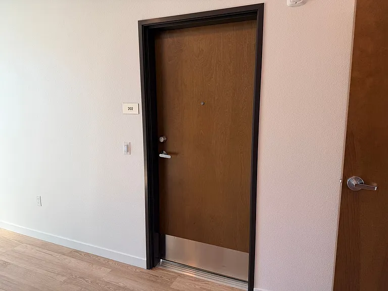 Abbey Creek Square Luxury Apartments — Photo 56
